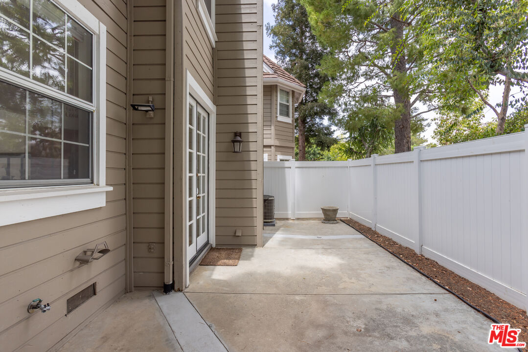 20950 Oxnard St Unit: 10