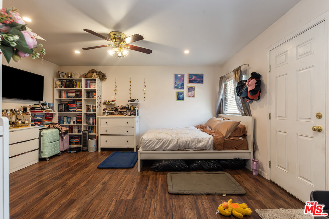 7511 Corbin Ave