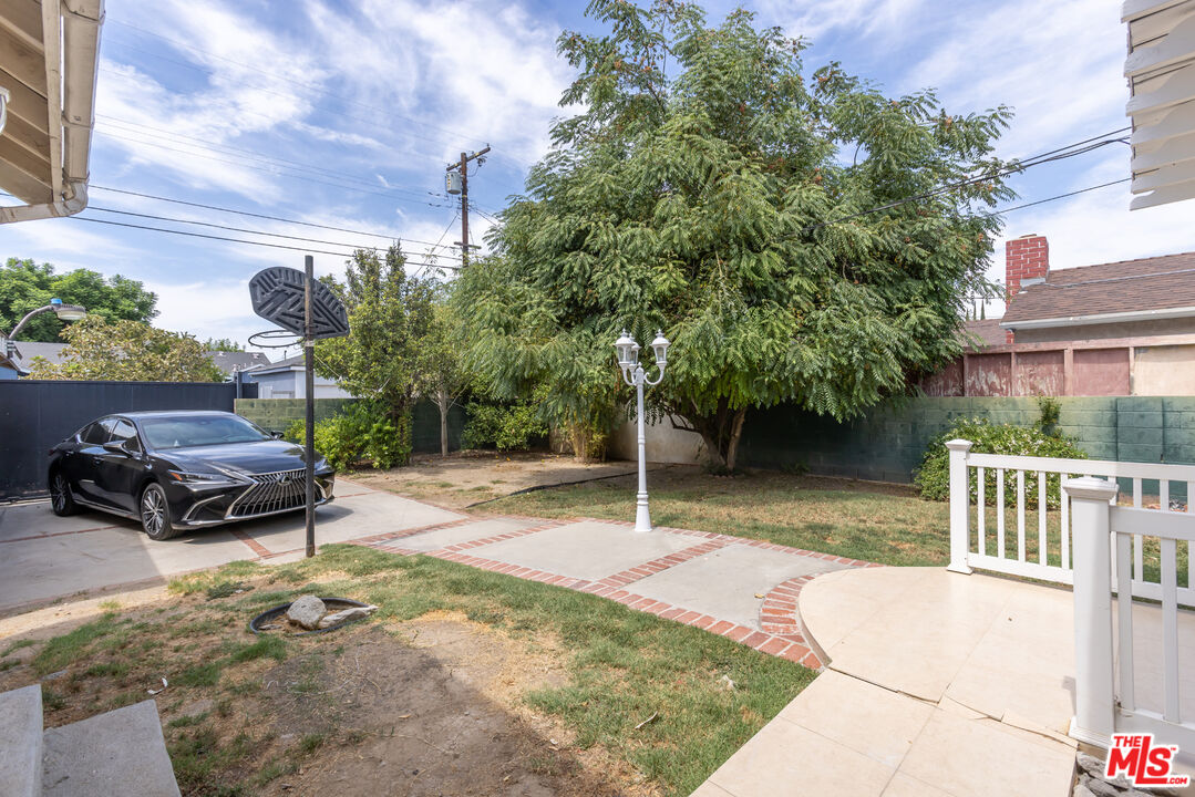 7511 Corbin Ave