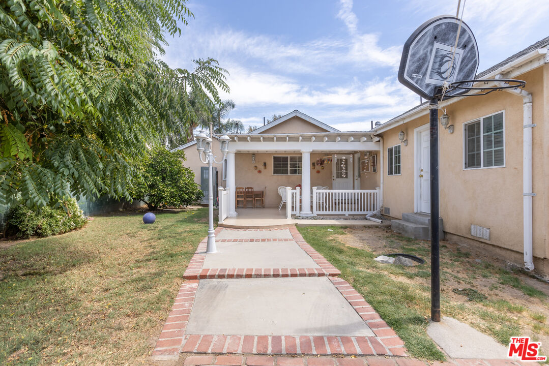 7511 Corbin Ave