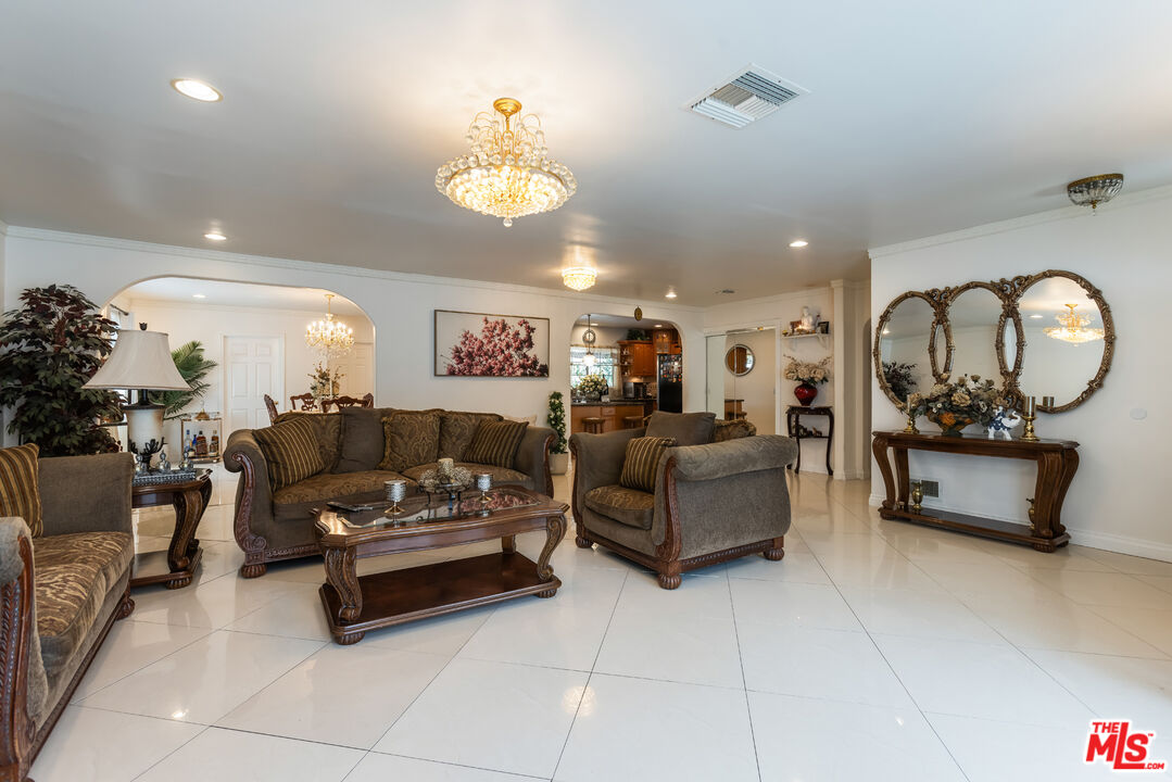 7511 Corbin Ave