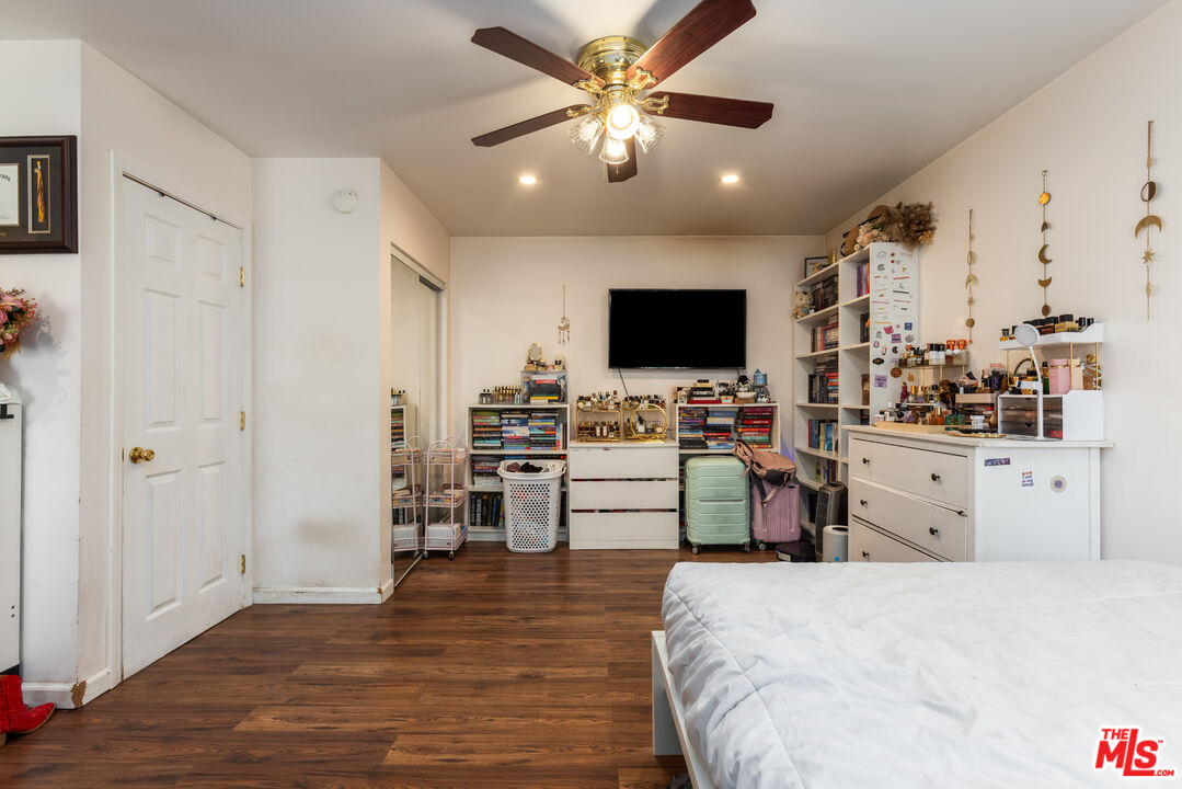 7511 Corbin Ave