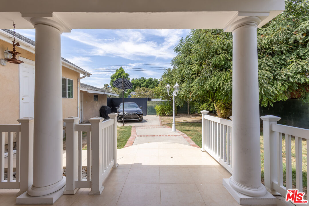 7511 Corbin Ave