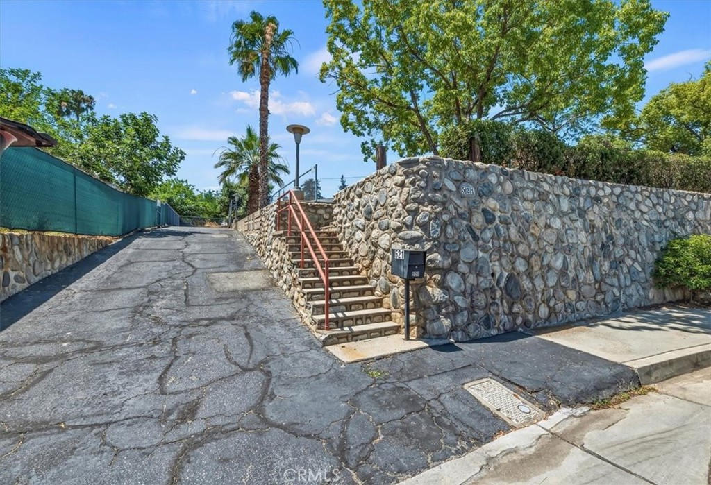 521 W Citrus