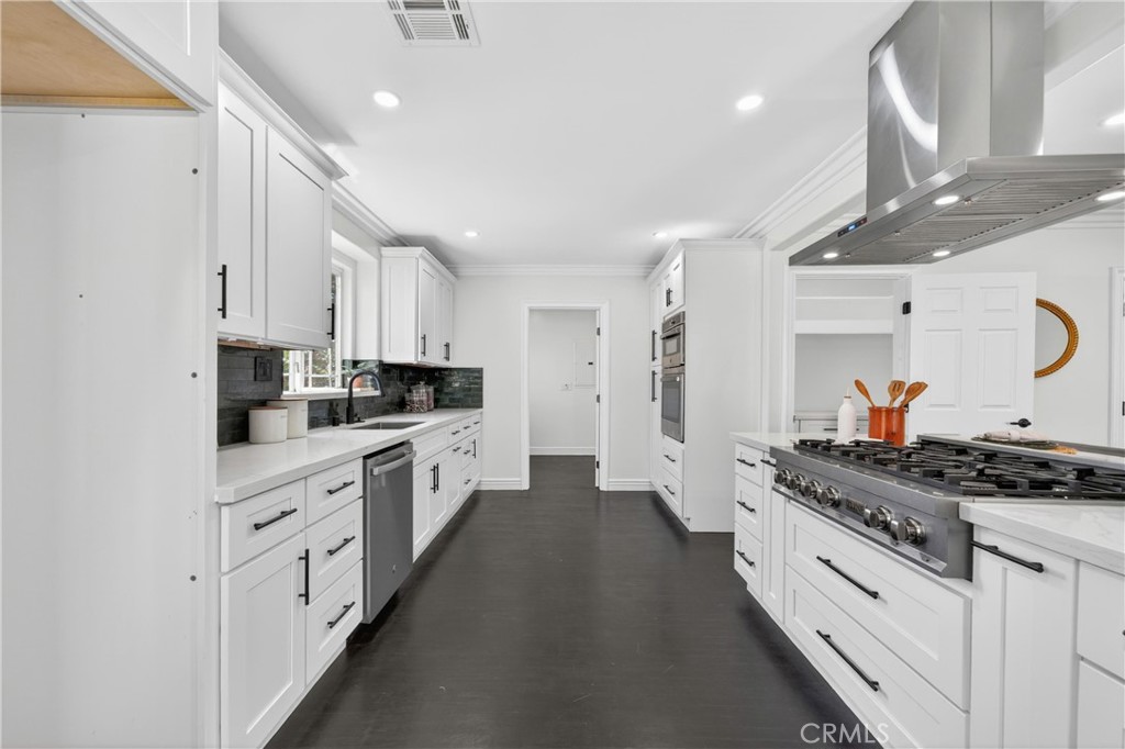 760 N Huntington