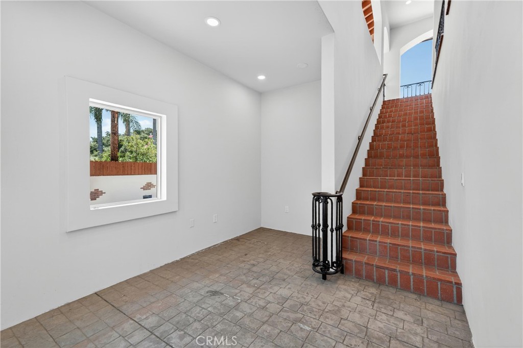 760 N Huntington