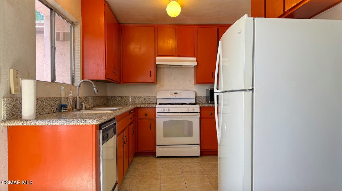 7550 Corbin Avenue, 6