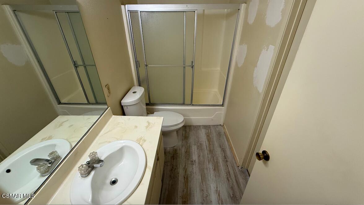 7550 Corbin Avenue, 6