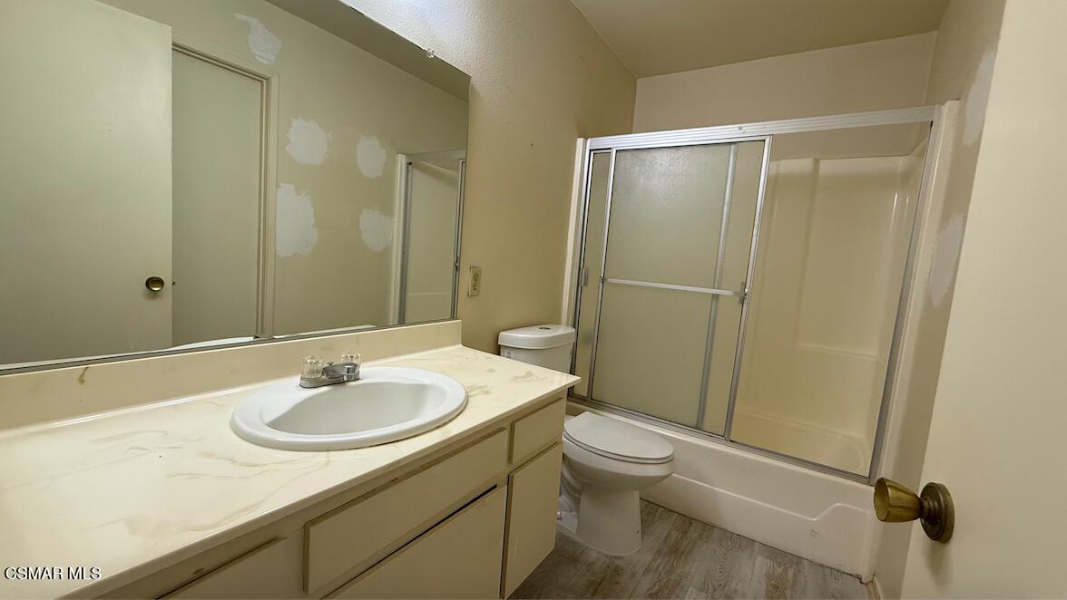 7550 Corbin Avenue, 6