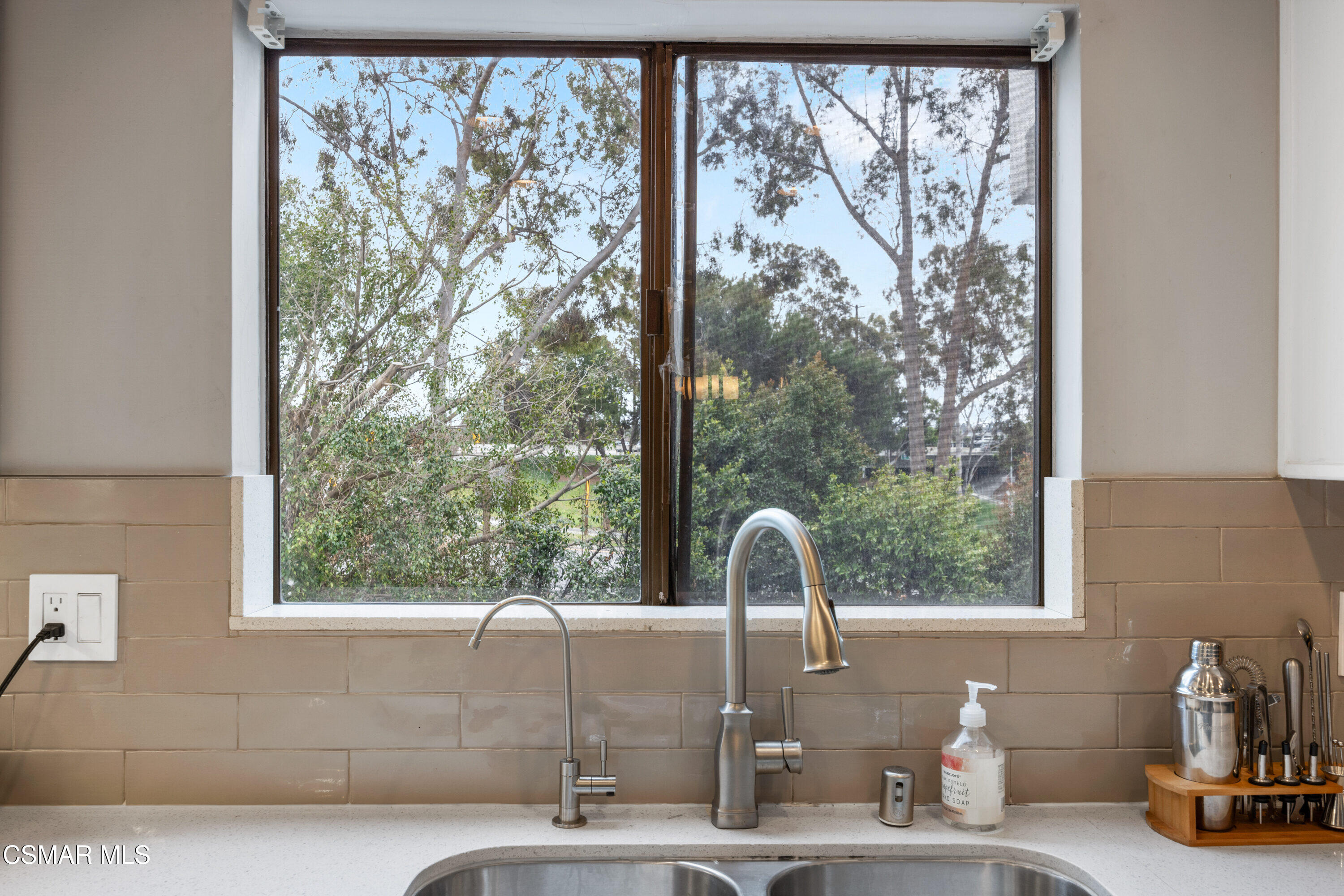 5000 S Centinela Avenue, 109