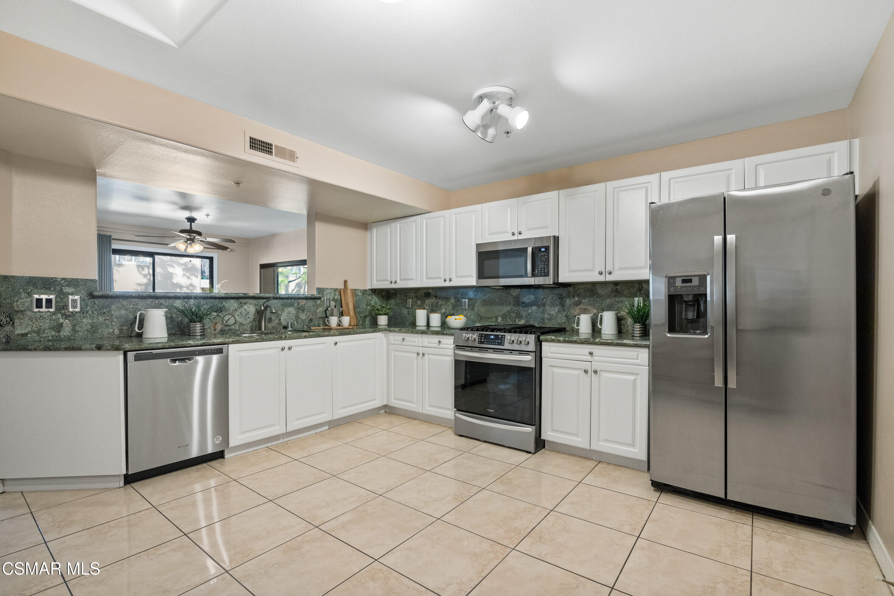 17735 Kinzie Street, 315