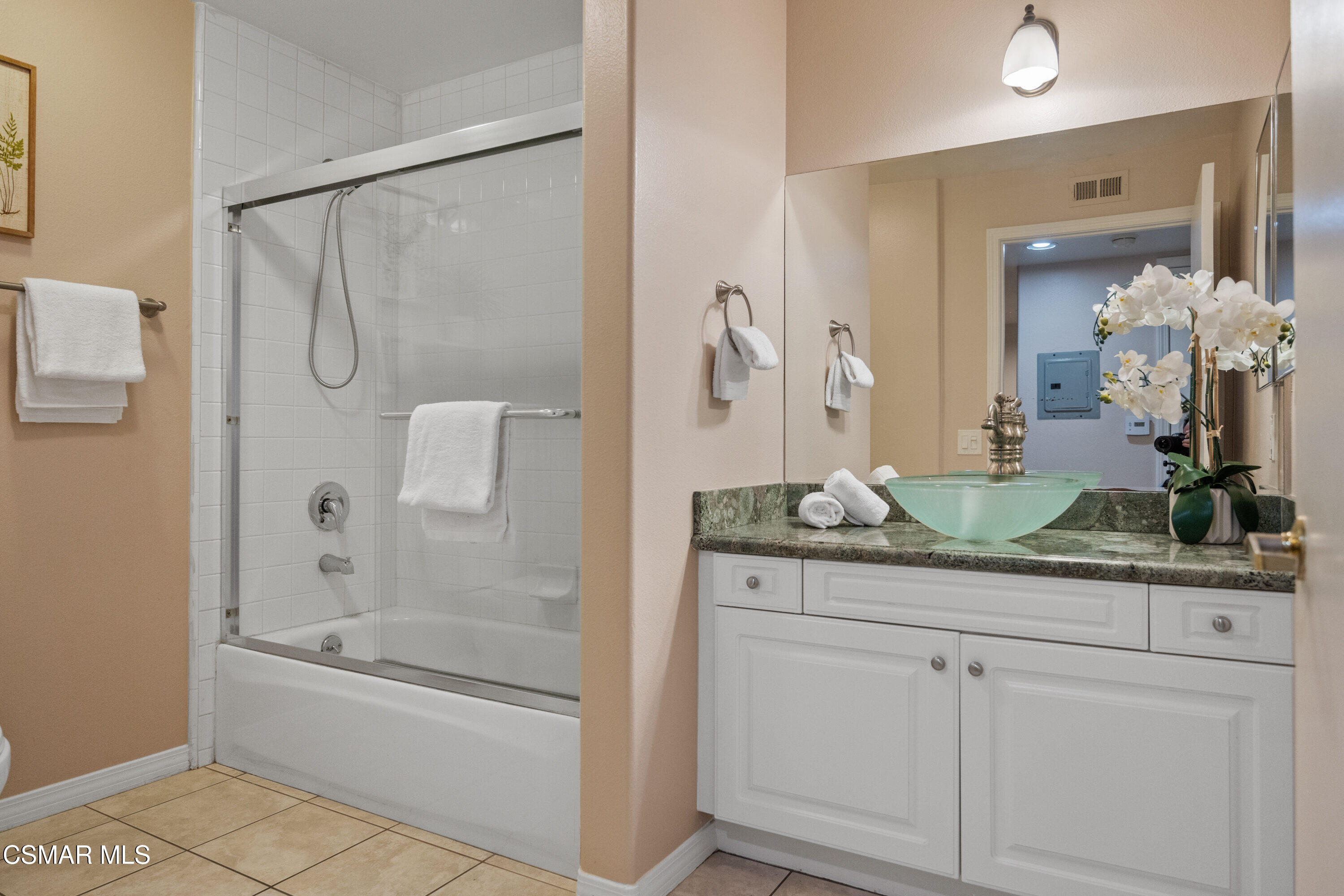 17735 Kinzie Street, 315