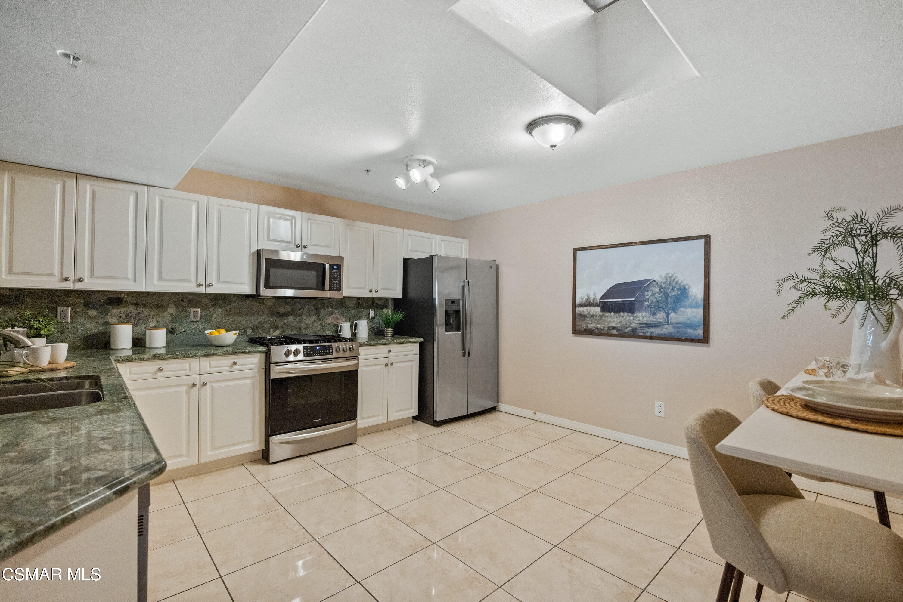 17735 Kinzie Street, 315