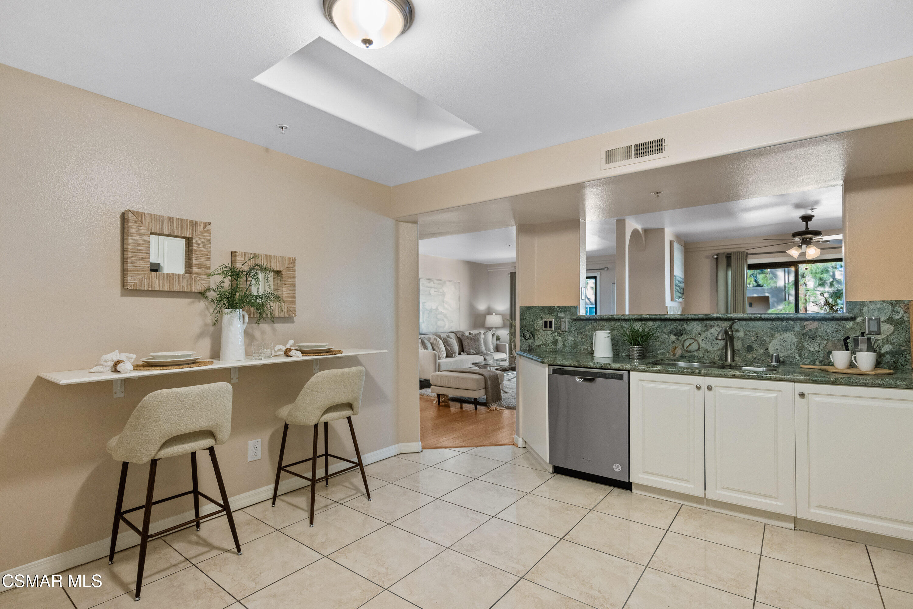 17735 Kinzie Street, 315