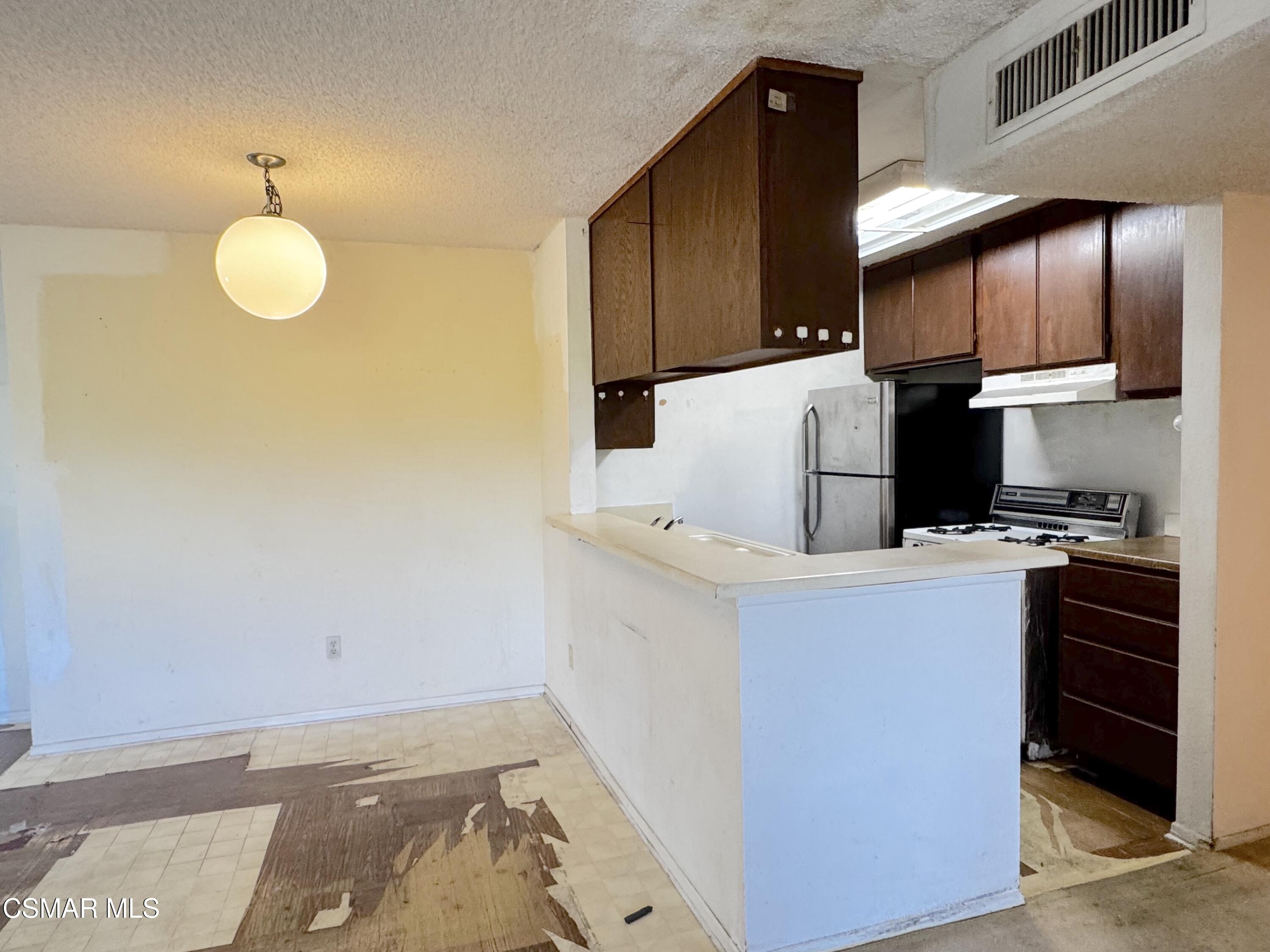 10331 Lindley Avenue, 132