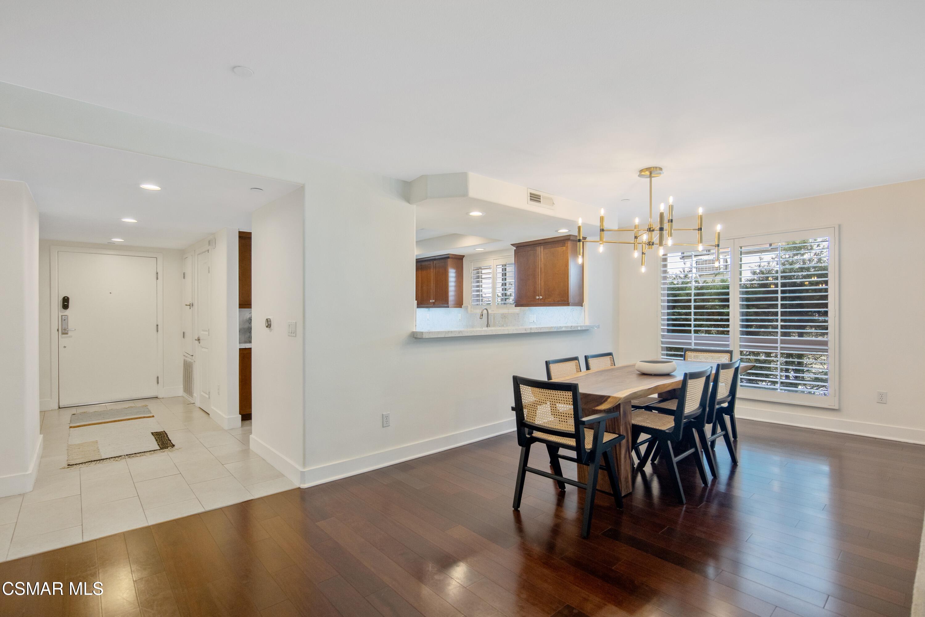 7249 Franklin Avenue, 305