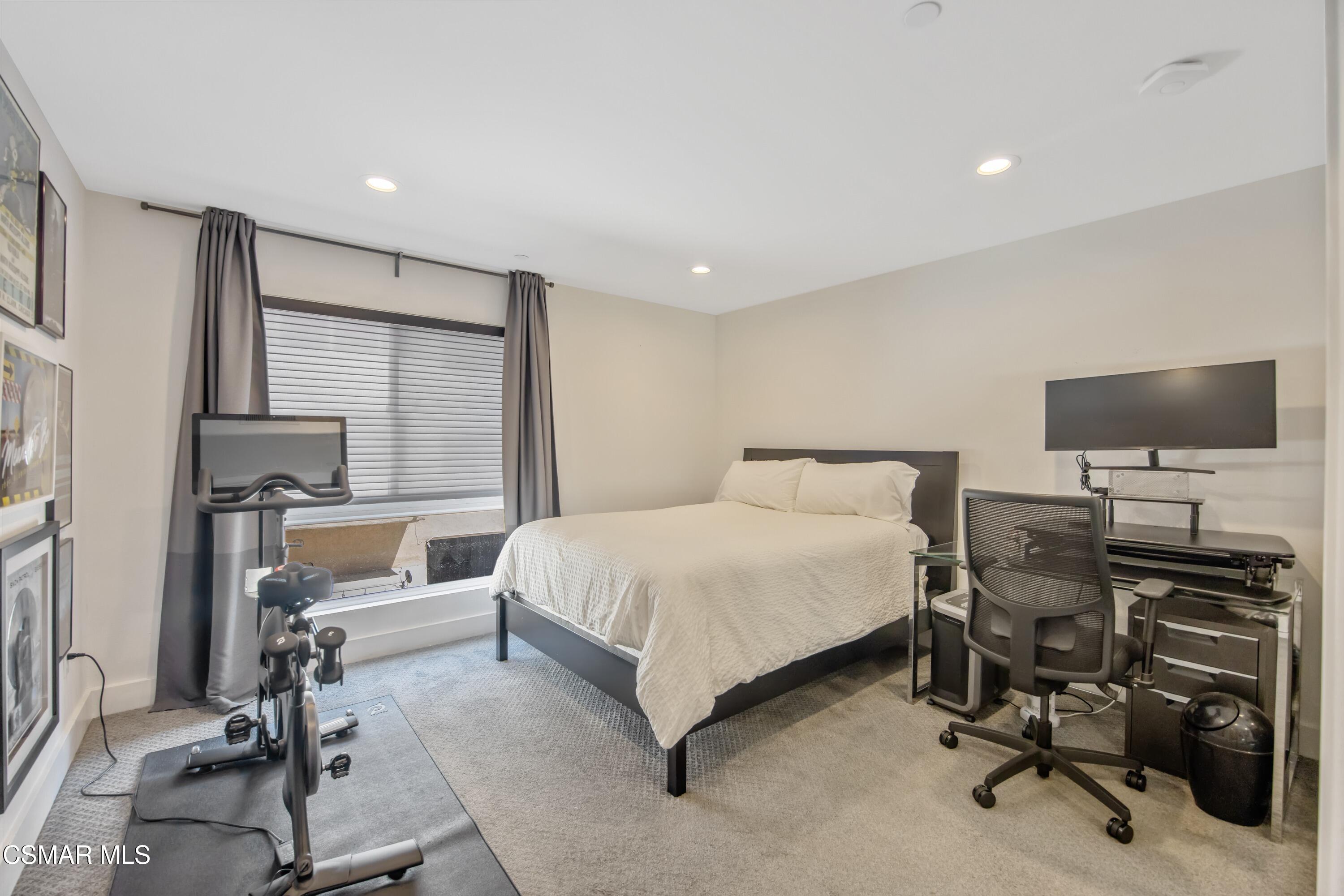 7249 Franklin Avenue, 305