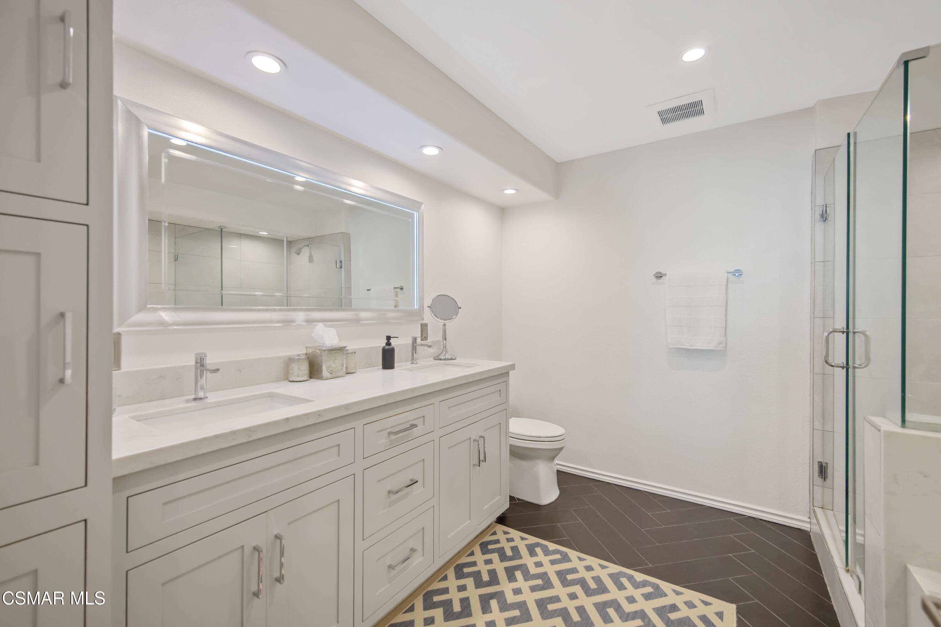 7249 Franklin Avenue, 305