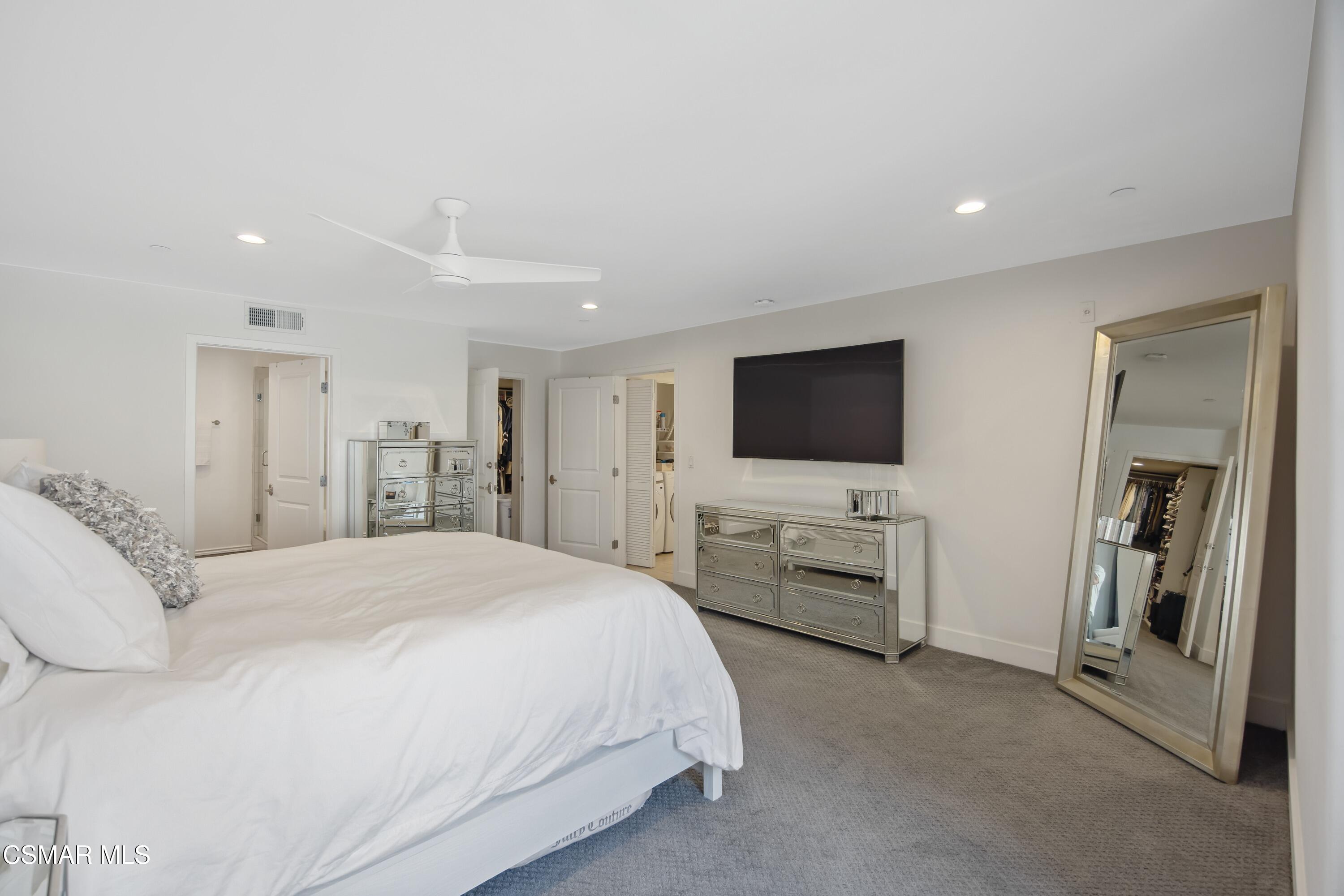 7249 Franklin Avenue, 305