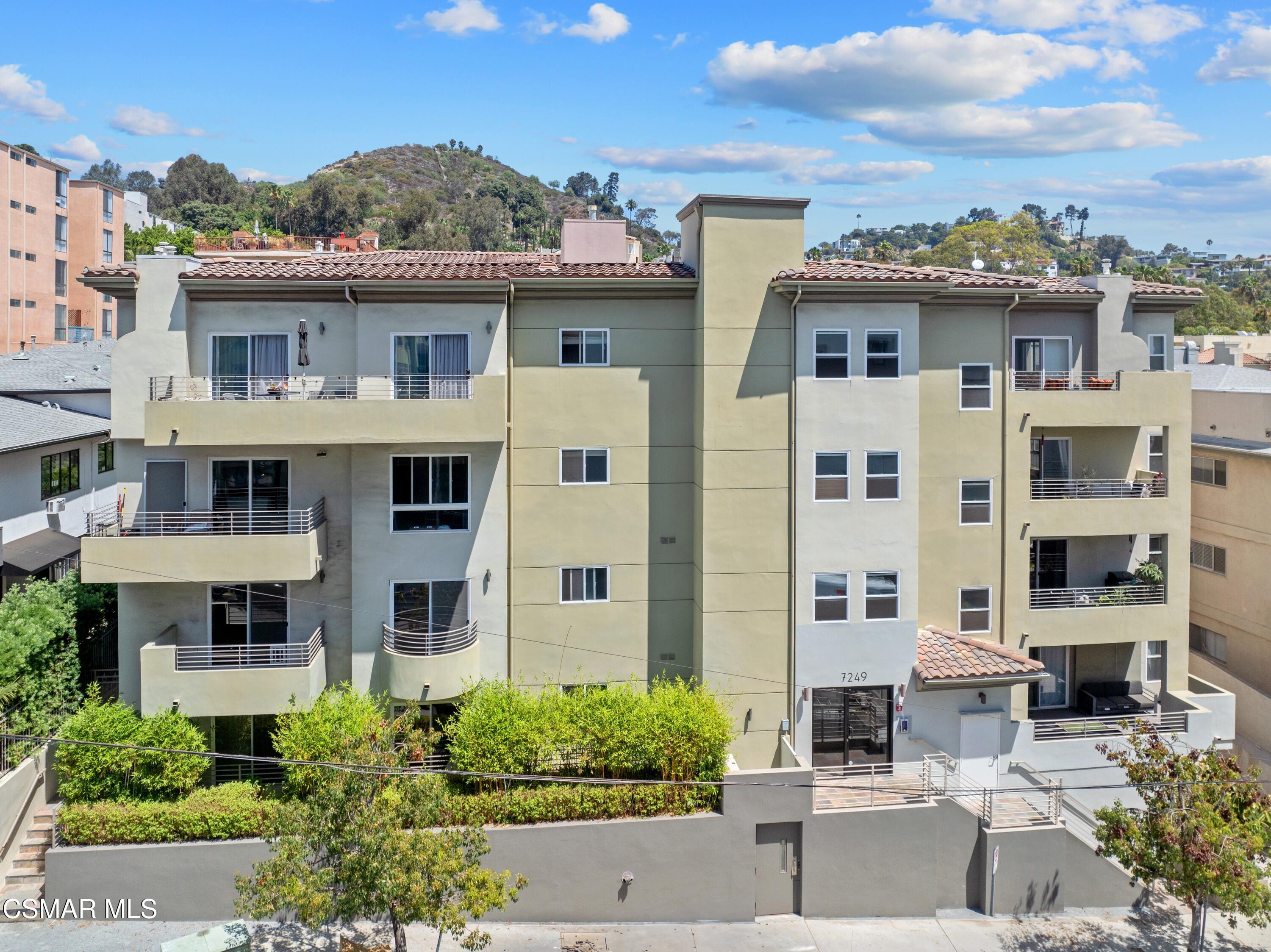 7249 Franklin Avenue, 305