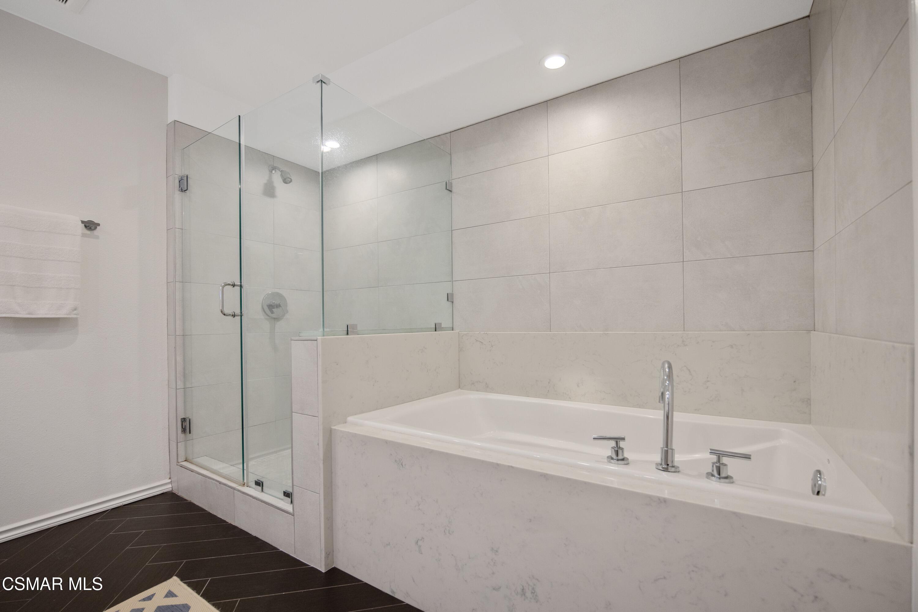 7249 Franklin Avenue, 305