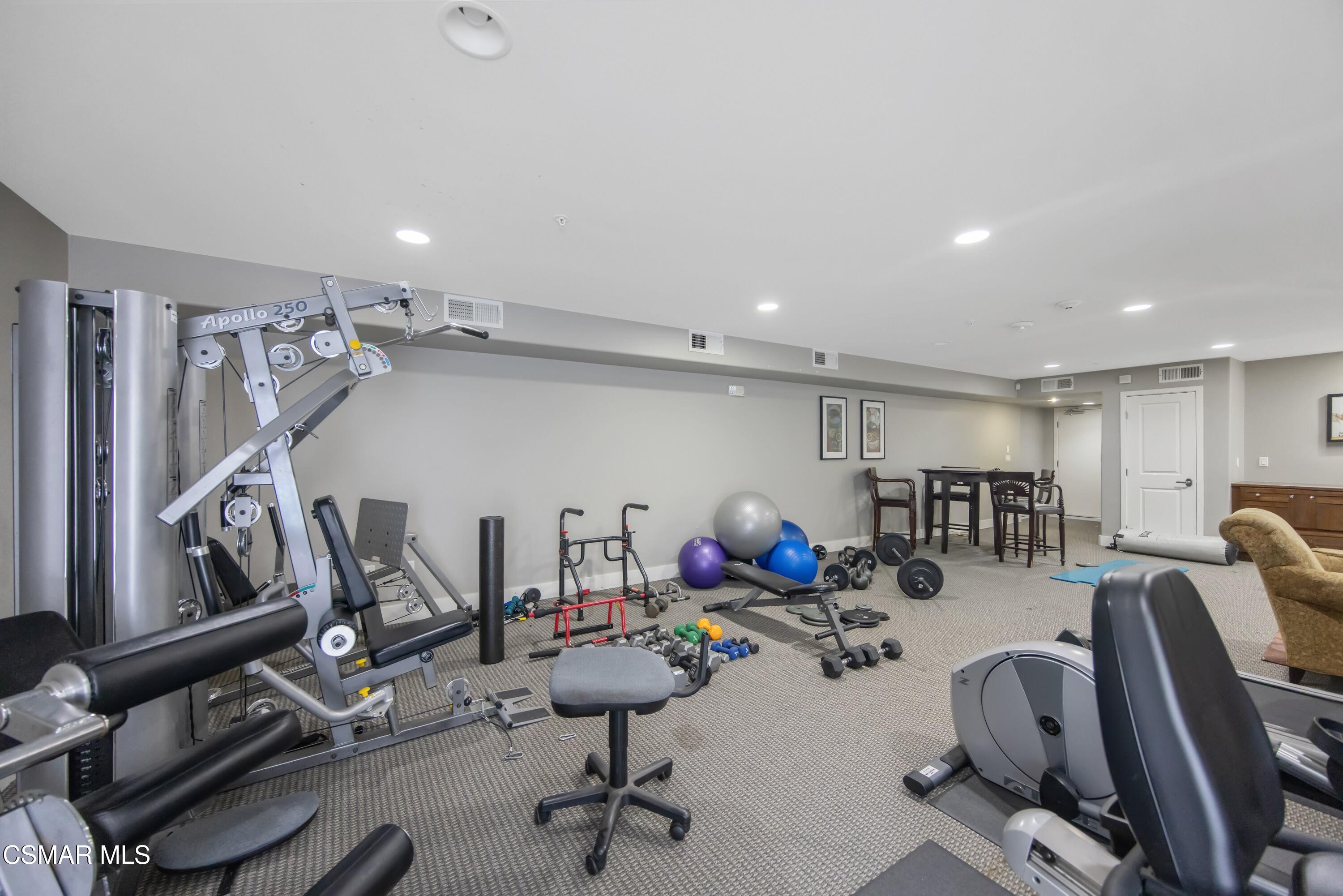 7249 Franklin Avenue, 305