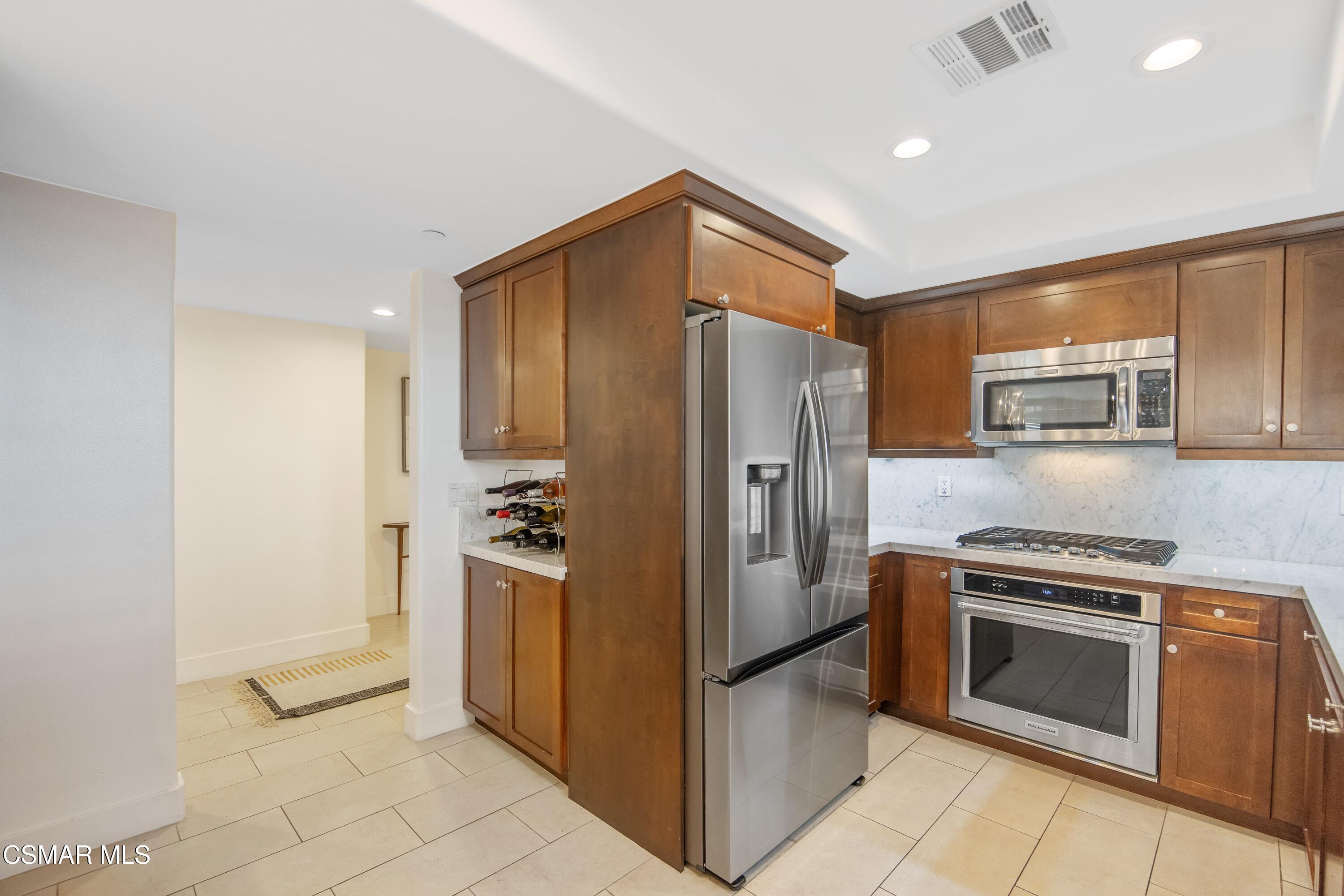 7249 Franklin Avenue, 305