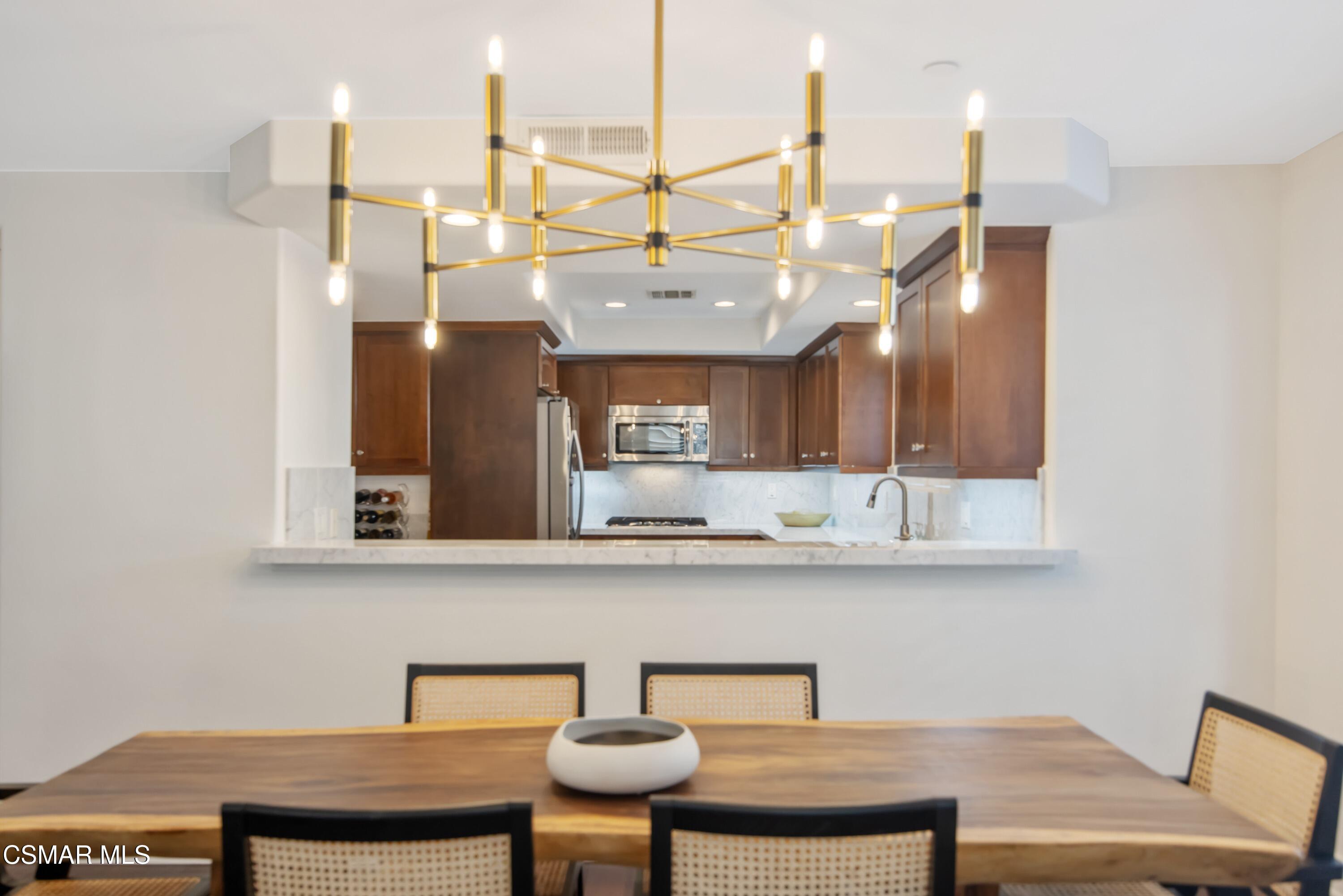7249 Franklin Avenue, 305