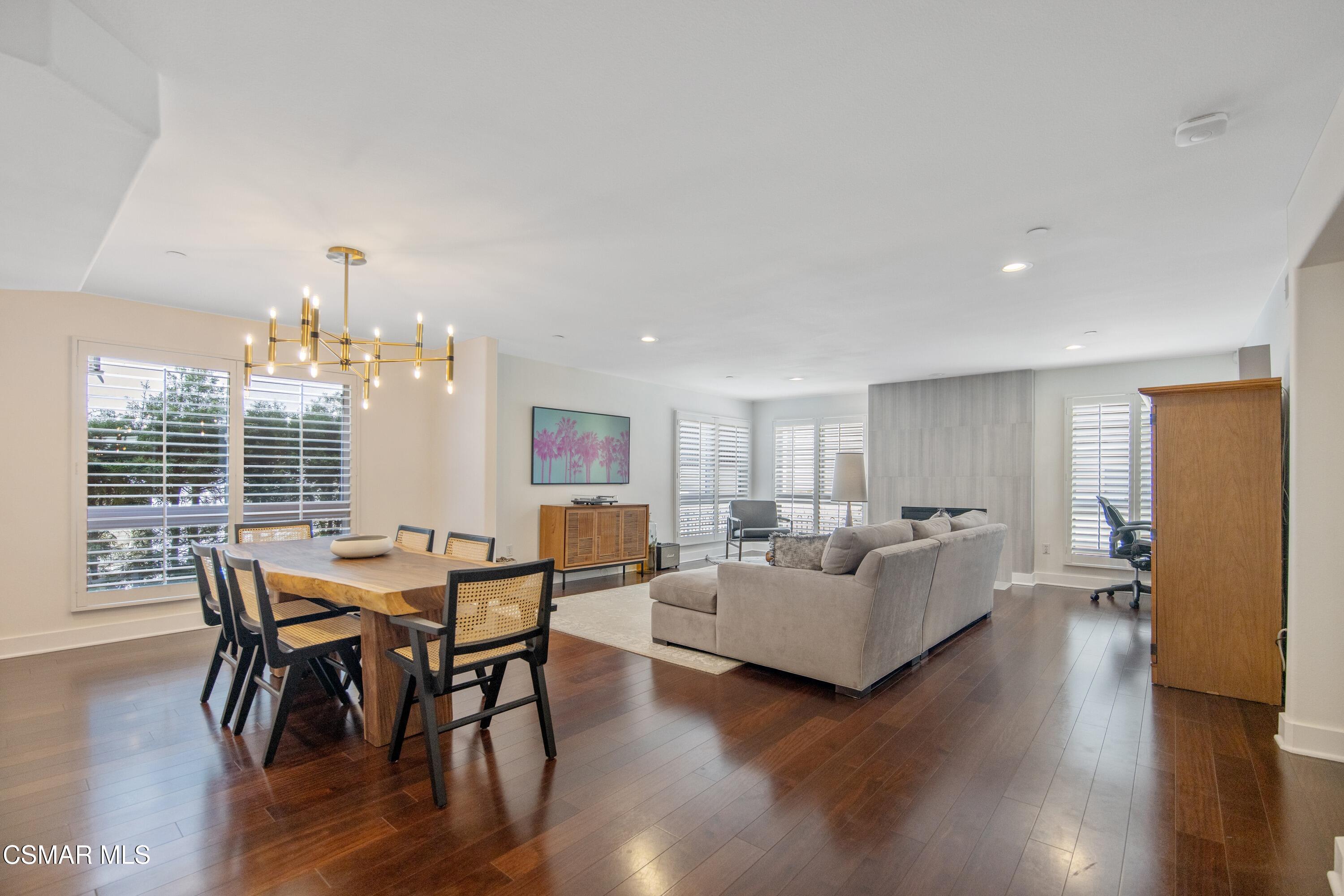 7249 Franklin Avenue, 305