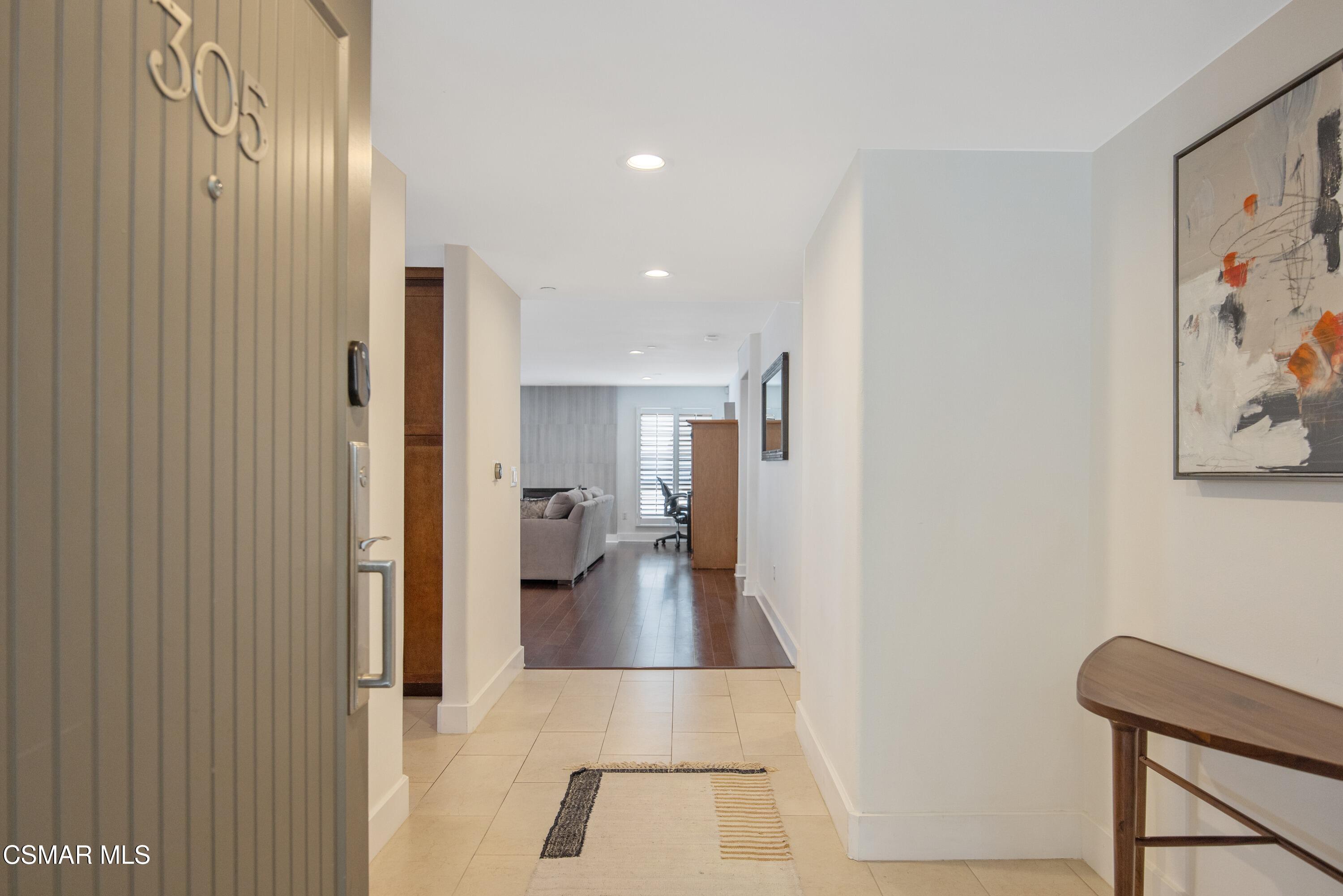 7249 Franklin Avenue, 305