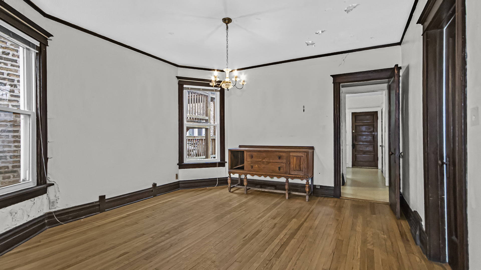 2507 W Leland Avenue