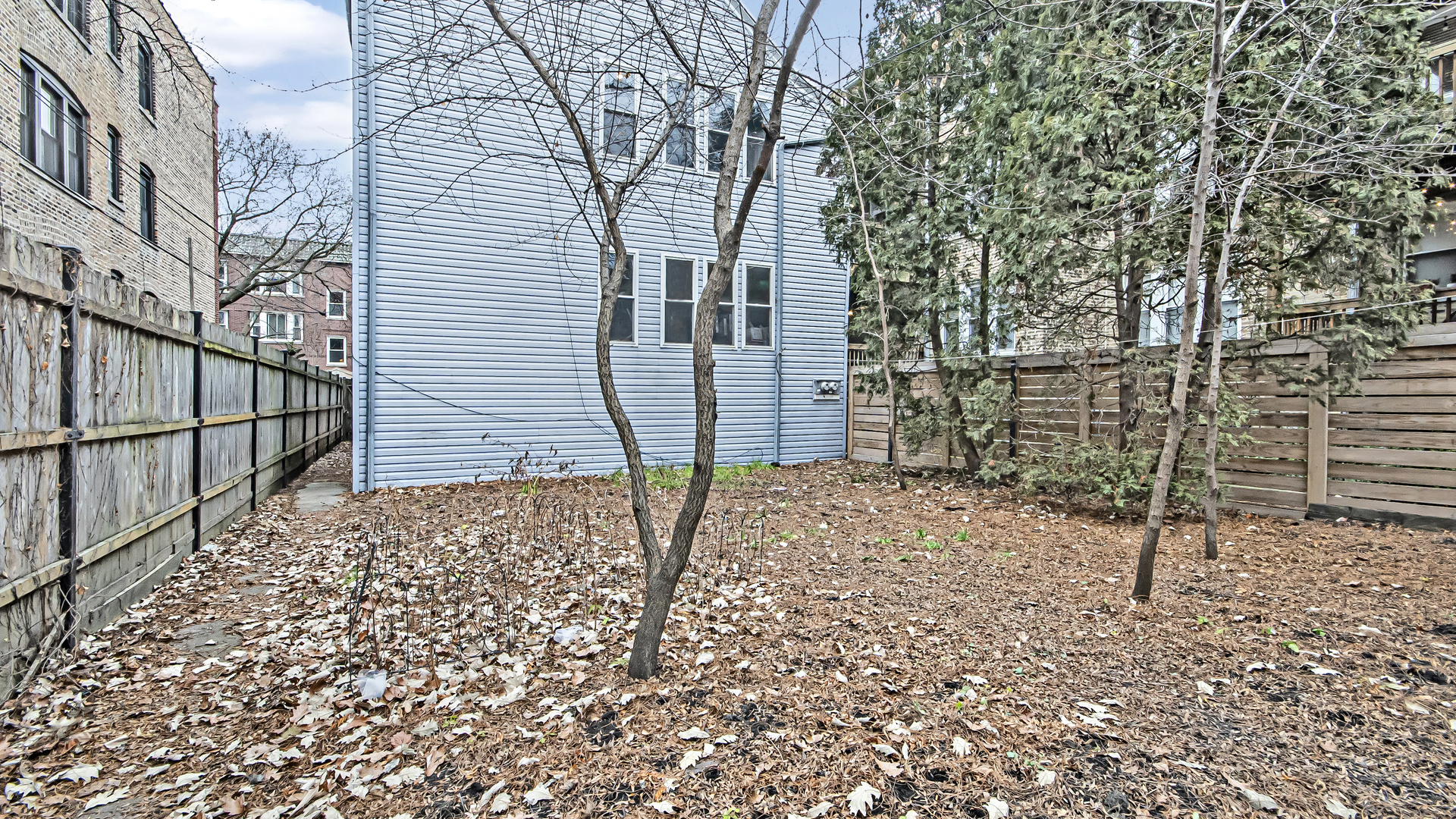 2507 W Leland Avenue