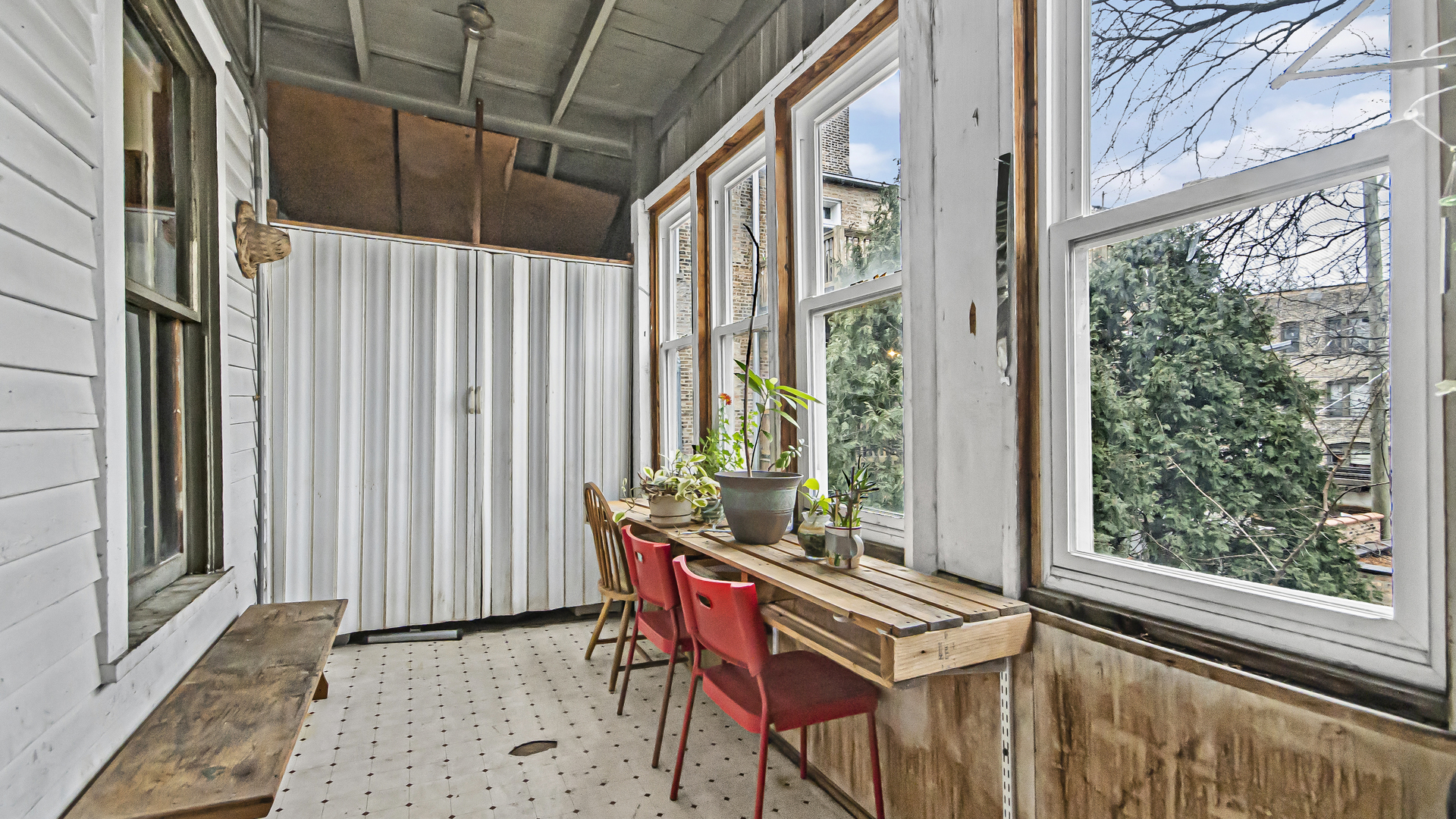 2507 W Leland Avenue