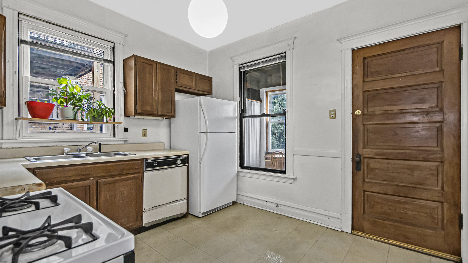 2507 W Leland Avenue