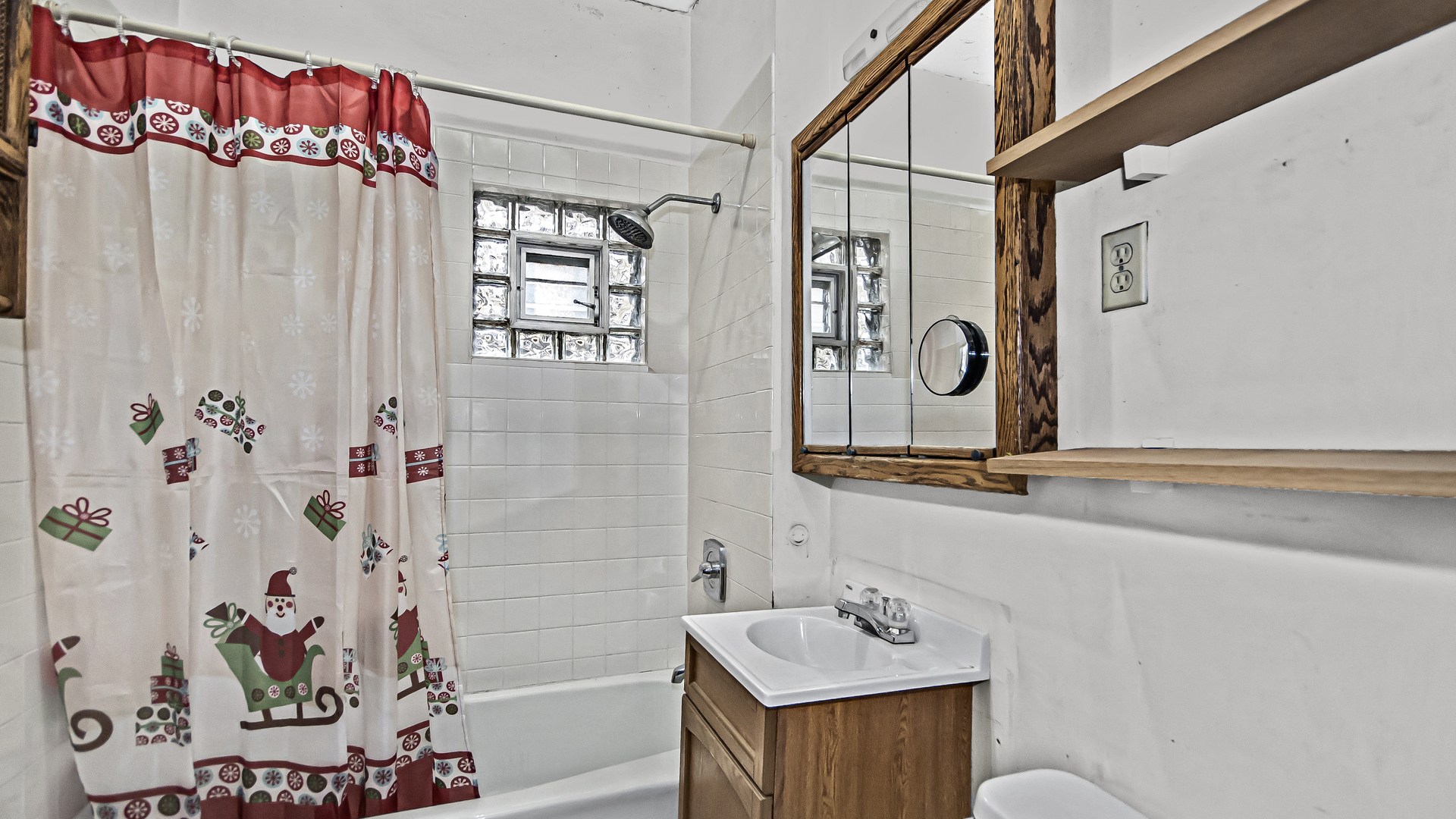 2507 W Leland Avenue