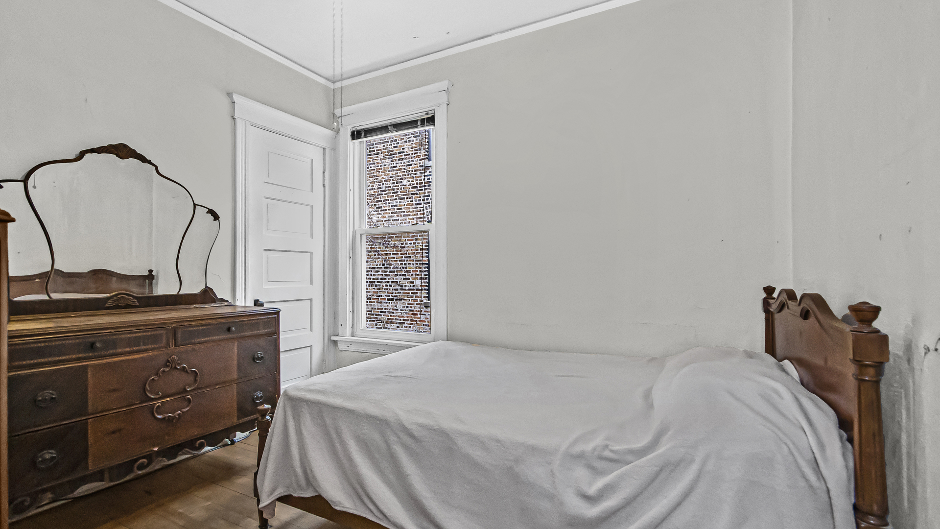 2507 W Leland Avenue