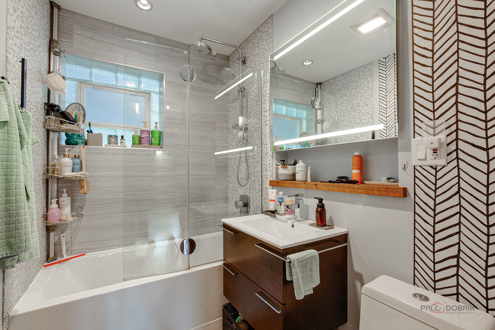 8252 FULLERTON Avenue