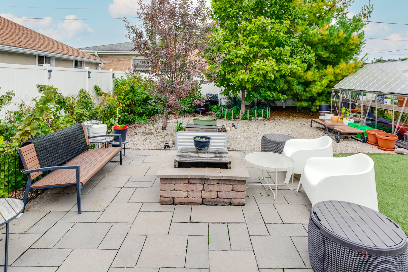 8252 FULLERTON Avenue