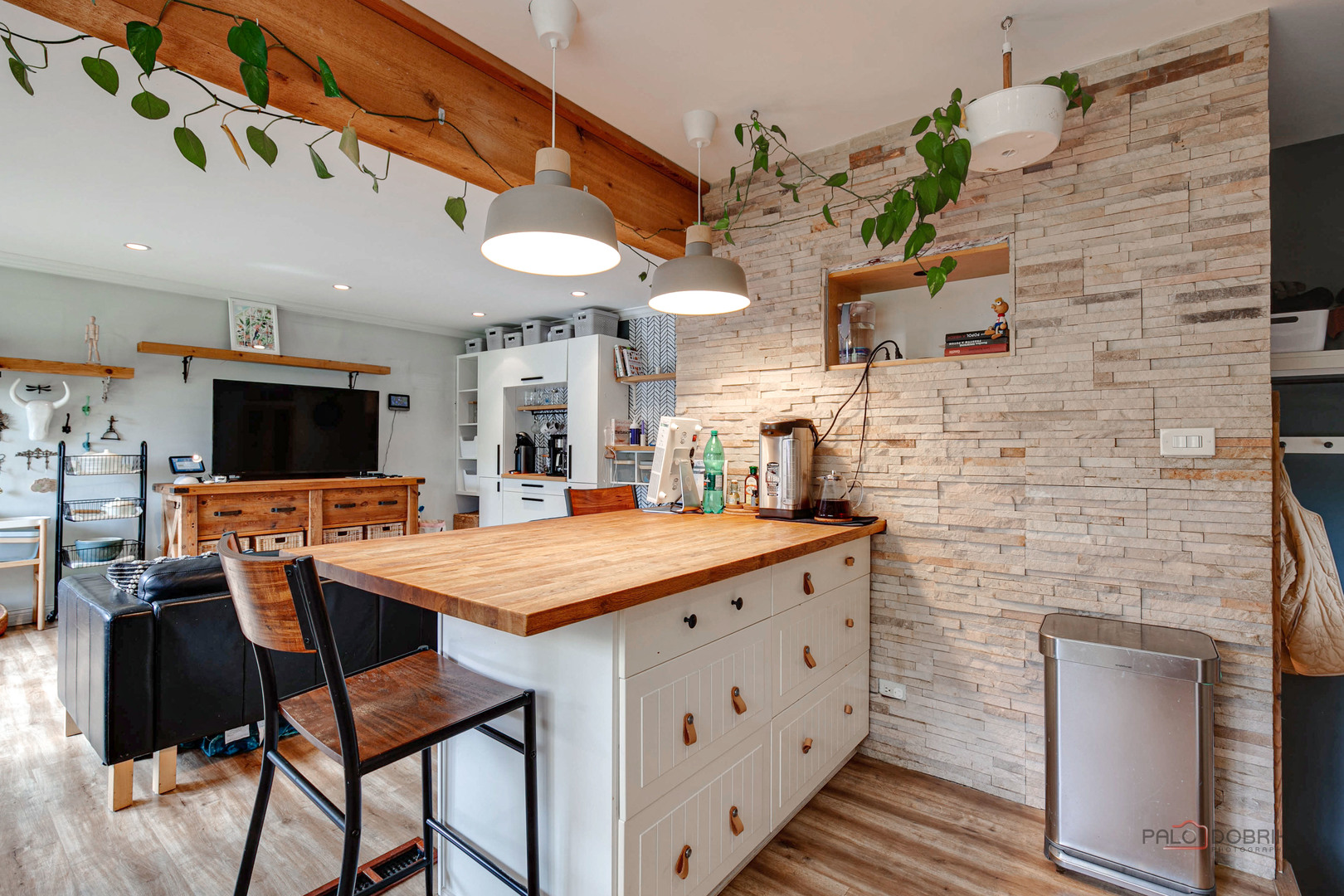 8252 FULLERTON Avenue