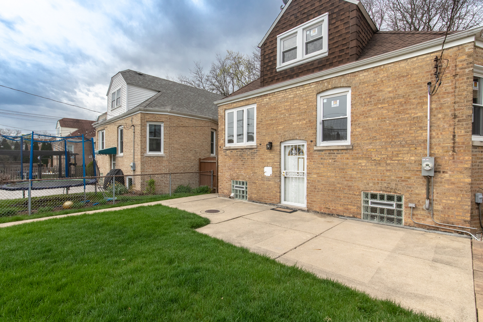 3351 N Rutherford Avenue