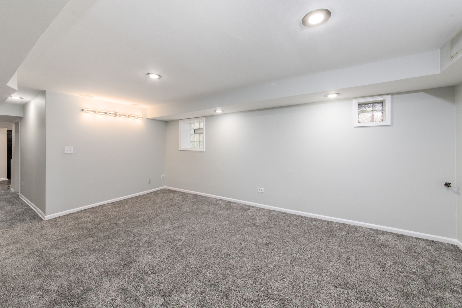 3351 N Rutherford Avenue