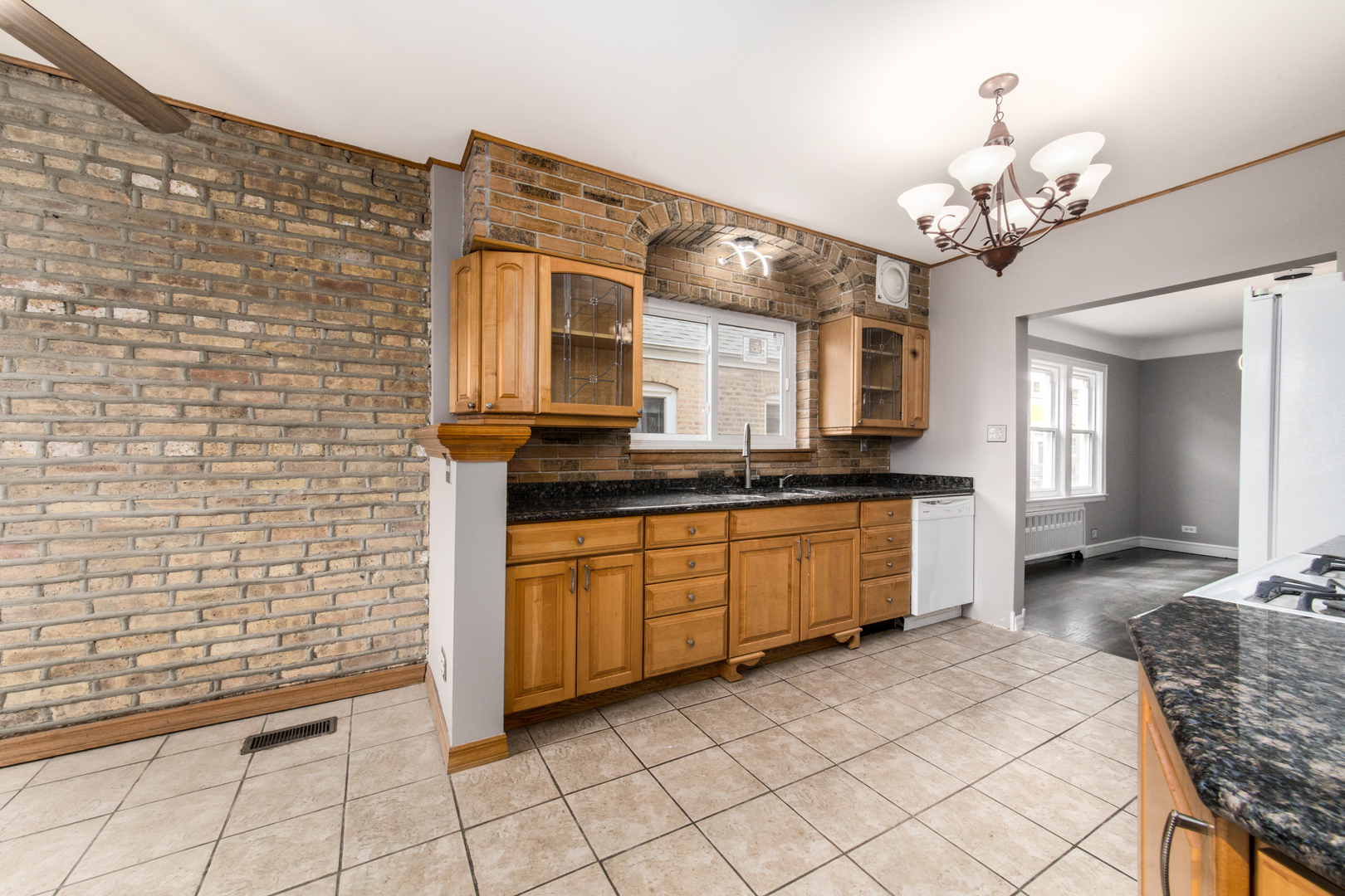 3351 N Rutherford Avenue