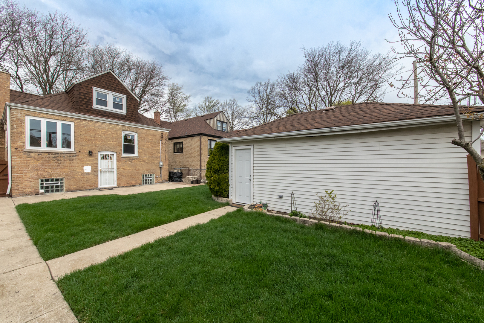 3351 N Rutherford Avenue