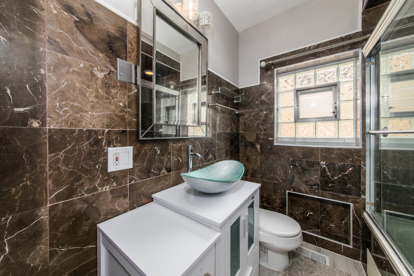 3351 N Rutherford Avenue