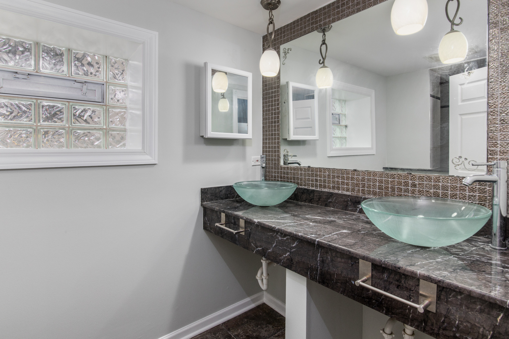 3351 N Rutherford Avenue