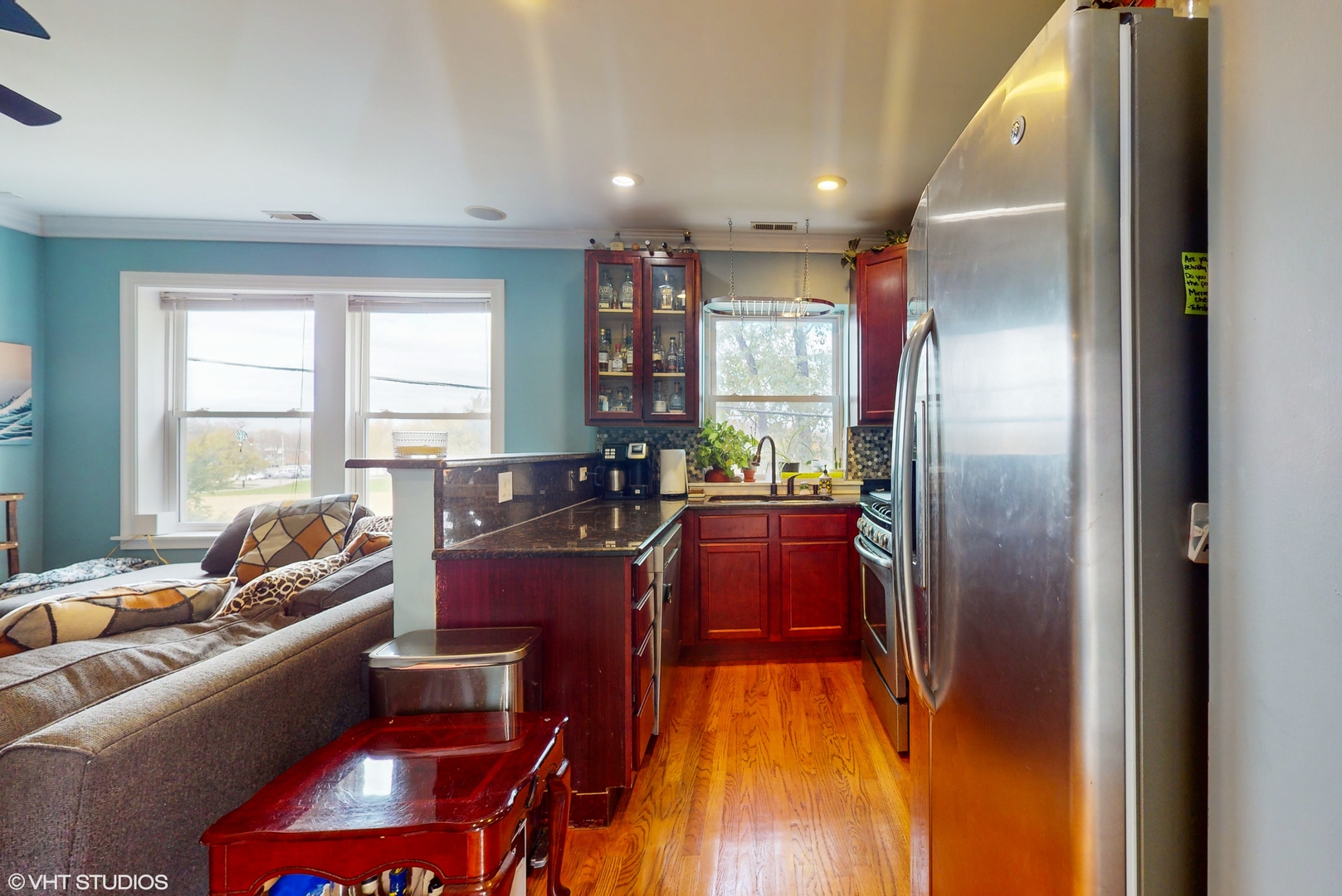 6511 N Oakley Avenue Unit: 2