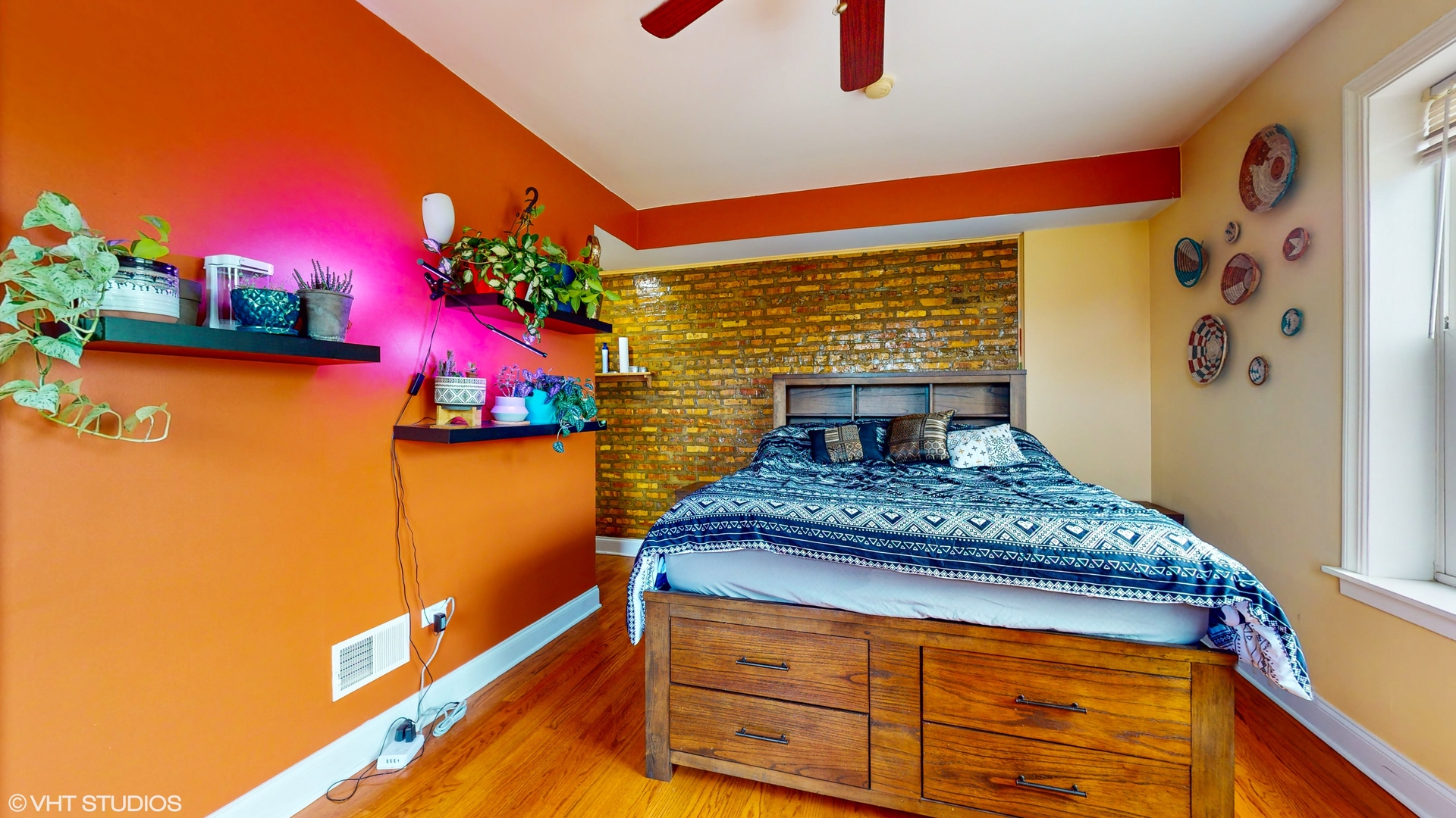 6511 N Oakley Avenue Unit: 2