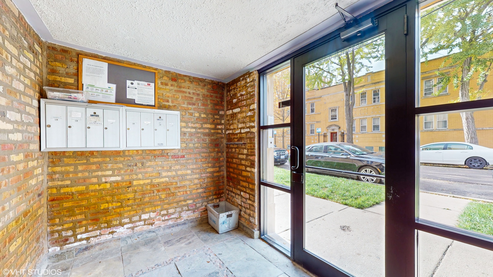 6511 N Oakley Avenue Unit: 2