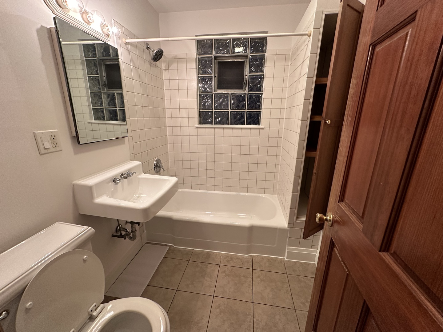 2437 W Cullom Avenue Unit: 2