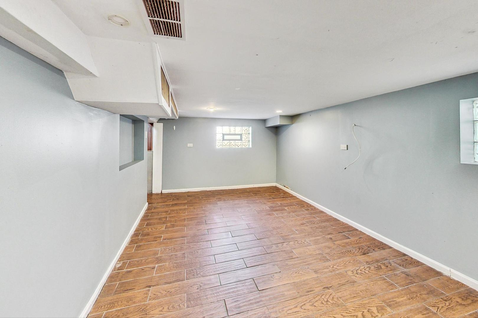 4931 W Melrose Street